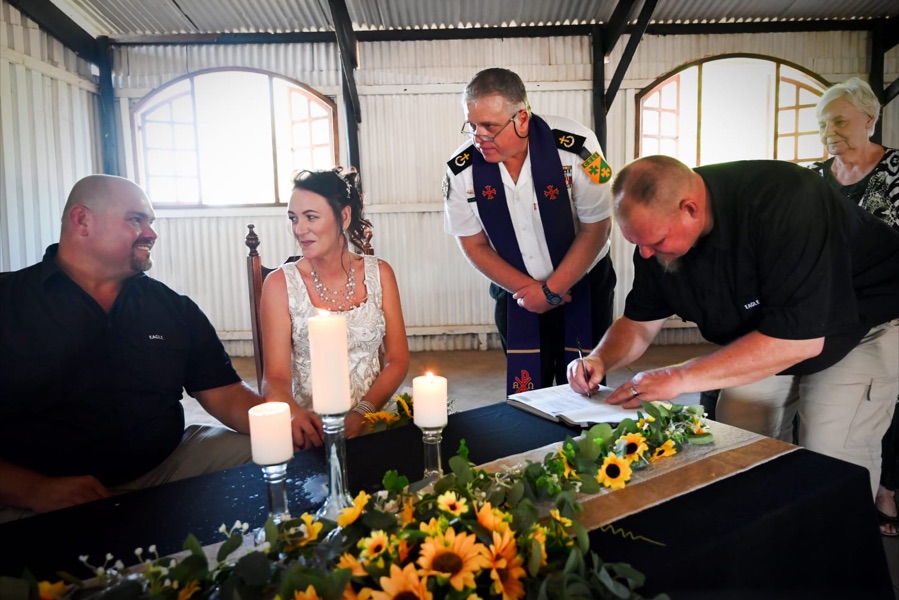 Wedding ceremony by Dr. Gerrit Rademeyer in Buffels Bay (Buffalo Bay)